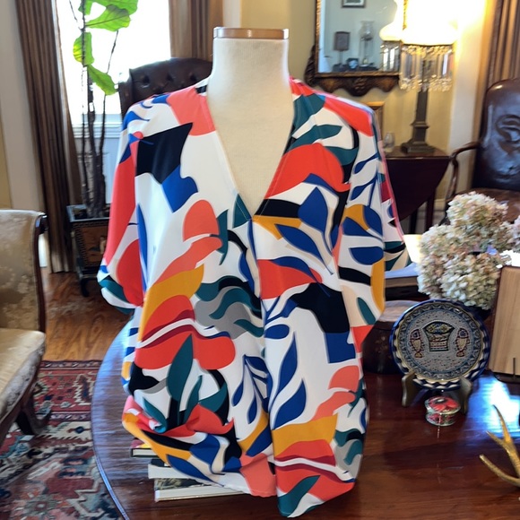 Jodifl Colorful Flowy top - Picture 2 of 9